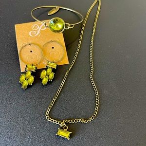 Plunder necklace, bracelet, and earring set.